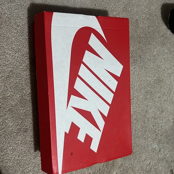 Nike shoes lightly worn - Picture 5 of 5